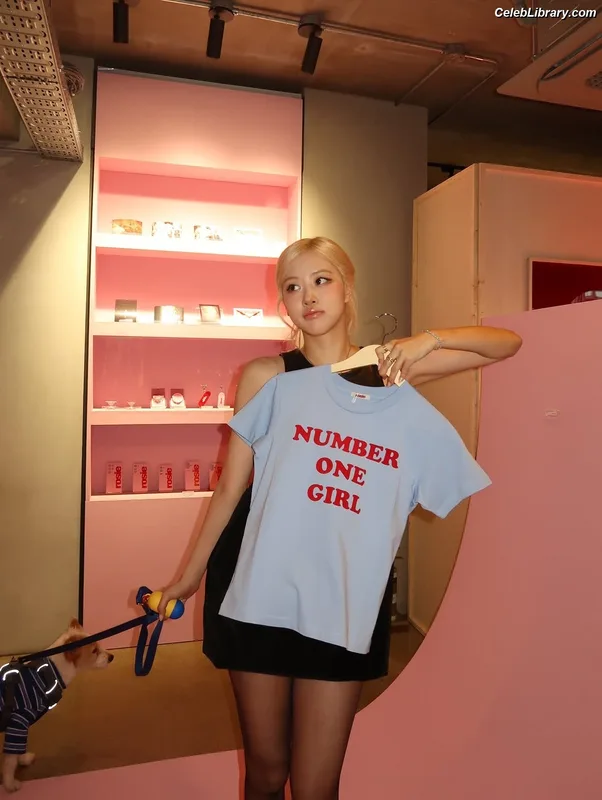 Rosé (BLACKPINK) photo 14 of 4338