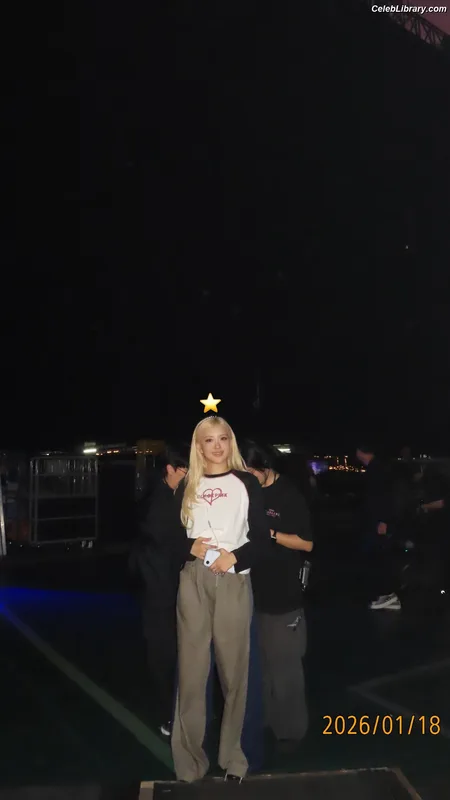 Rosé (BLACKPINK) photo 9 of 4338