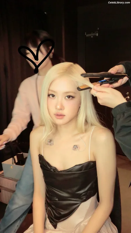 Rosé (BLACKPINK) photo 21 of 4338