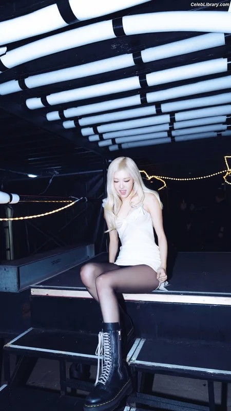Rosé (BLACKPINK) photo 3 of 4338