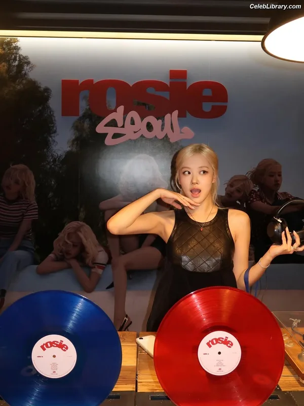 Rosé (BLACKPINK) photo 5 of 4338