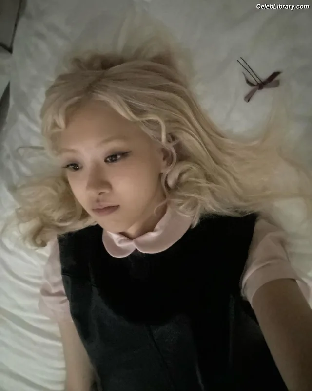 Rosé (BLACKPINK) photo 12 of 4338