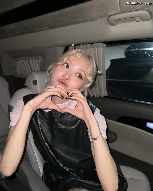Rosé (BLACKPINK) photo 19 of 4338