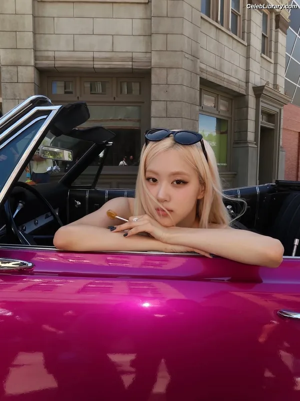 Rosé (BLACKPINK) photo 17 of 4338