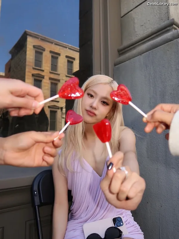 Rosé (BLACKPINK) photo 18 of 4338