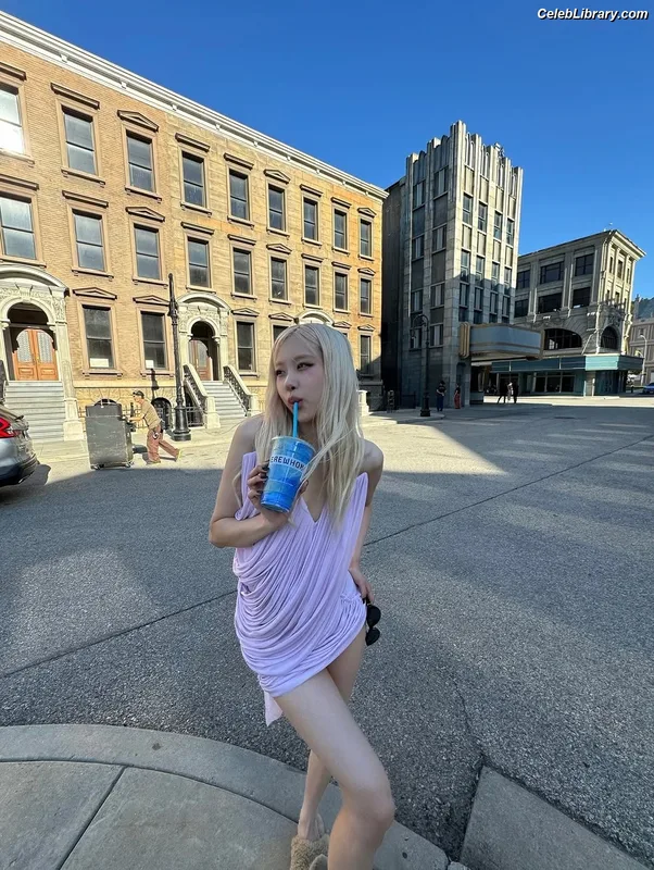 Rosé (BLACKPINK) photo 8 of 4338