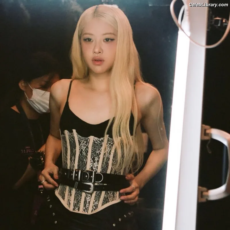 Rosé (BLACKPINK) photo 20 of 4338