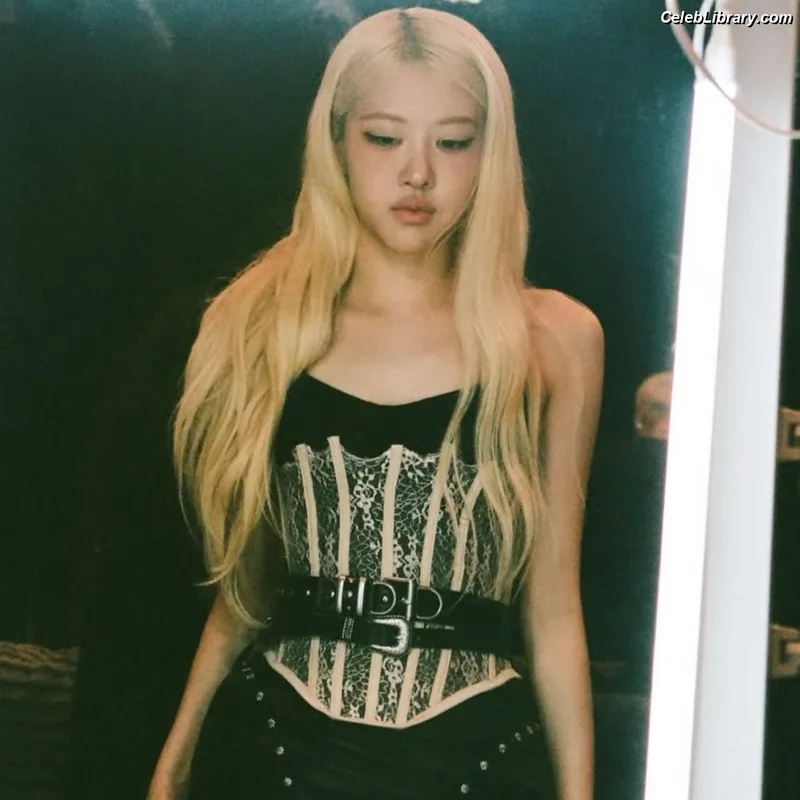 Rosé (BLACKPINK) photo 9 of 4338