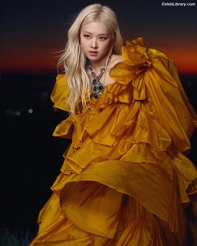 Rosé (BLACKPINK) photo 18 of 4338