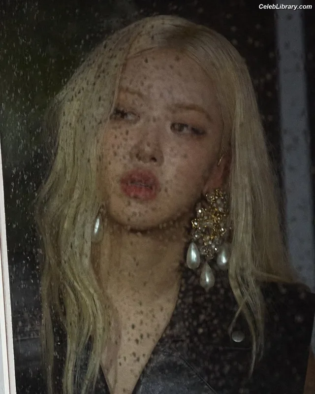 Rosé (BLACKPINK) photo 15 of 4338