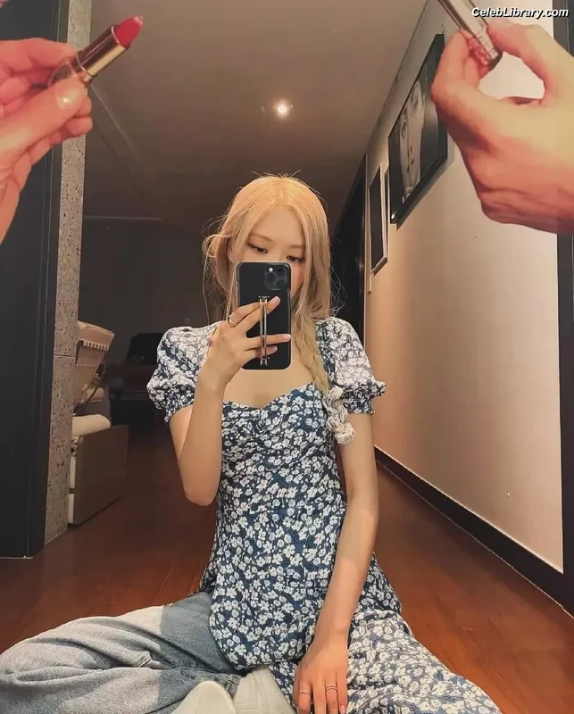 Rosé (BLACKPINK) photo 22 of 4338