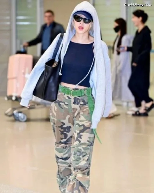 Rosé (BLACKPINK) photo 3 of 4338