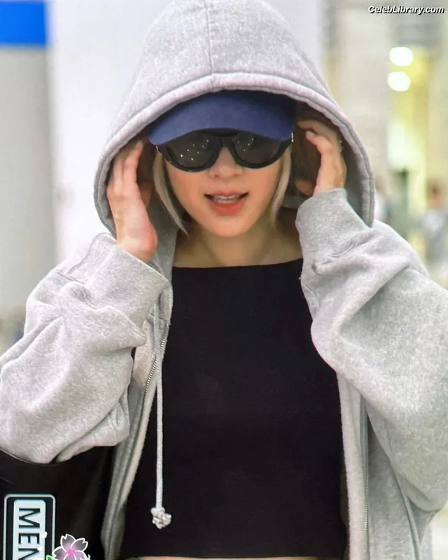 Rosé (BLACKPINK) photo 6 of 4338