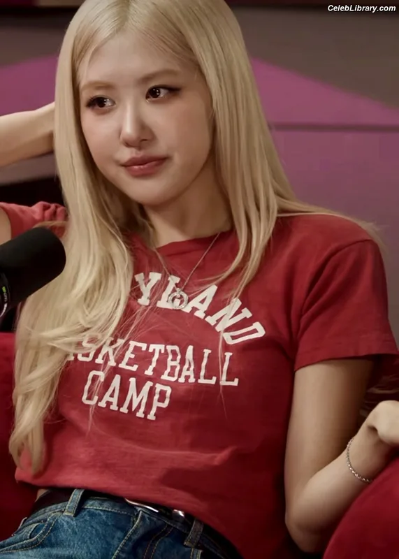 Rosé (BLACKPINK) photo 9 of 4338