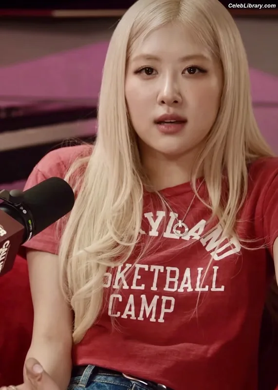 Rosé (BLACKPINK) photo 10 of 4338