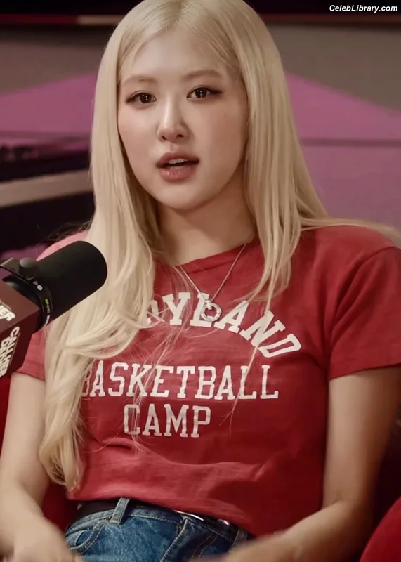 Rosé (BLACKPINK) photo 16 of 4338