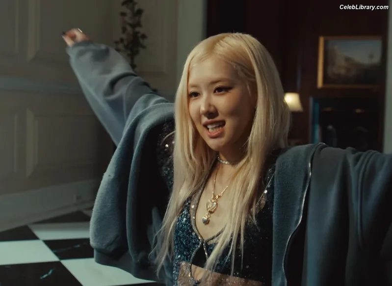 Rosé (BLACKPINK) photo 18 of 4338