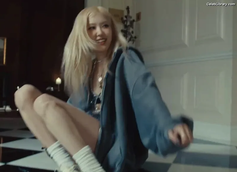 Rosé (BLACKPINK) photo 8 of 4338