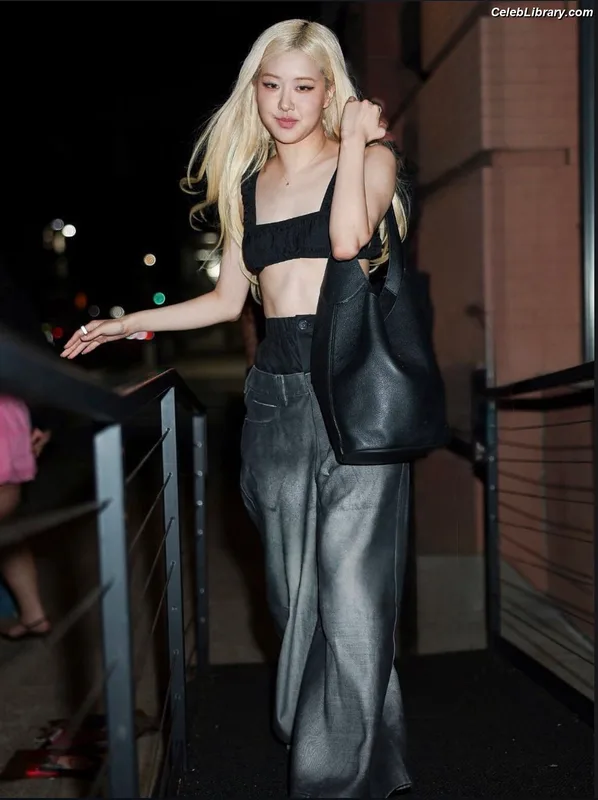 Rosé (BLACKPINK) photo 21 of 4338