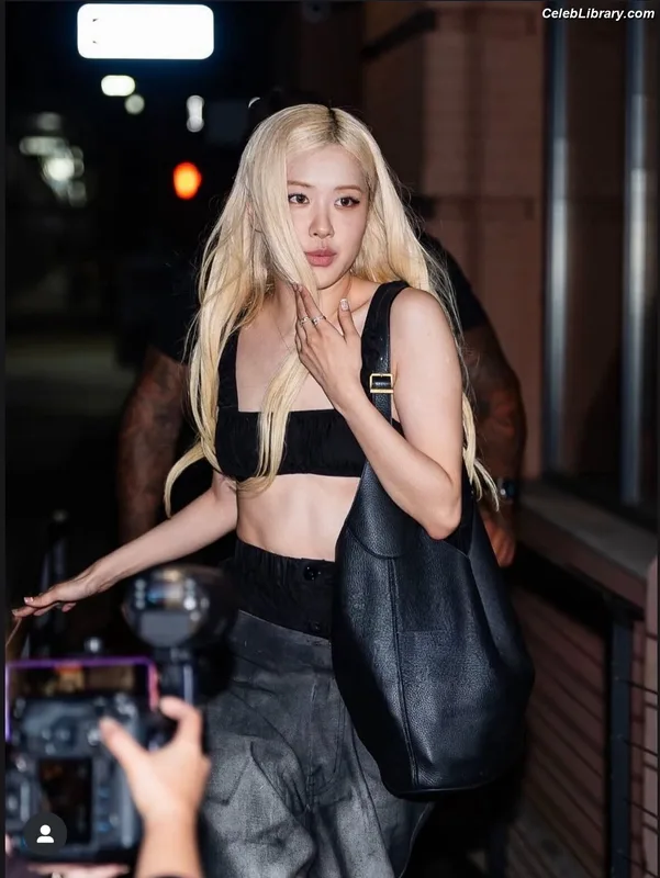 Rosé (BLACKPINK) photo 9 of 4338