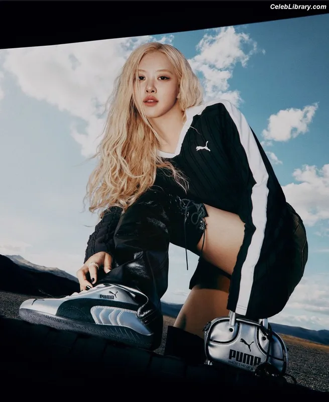 Rosé (BLACKPINK) photo 12 of 4338