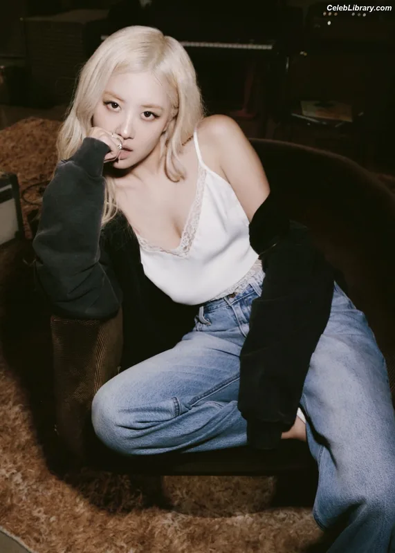Rosé (BLACKPINK) photo 21 of 4338