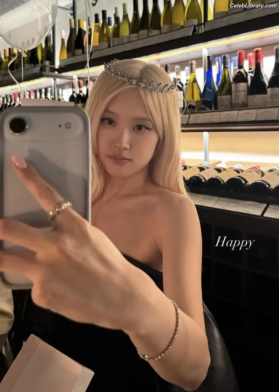 Rosé (BLACKPINK) photo 24 of 4338
