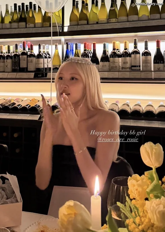 Rosé (BLACKPINK) photo 5 of 4338