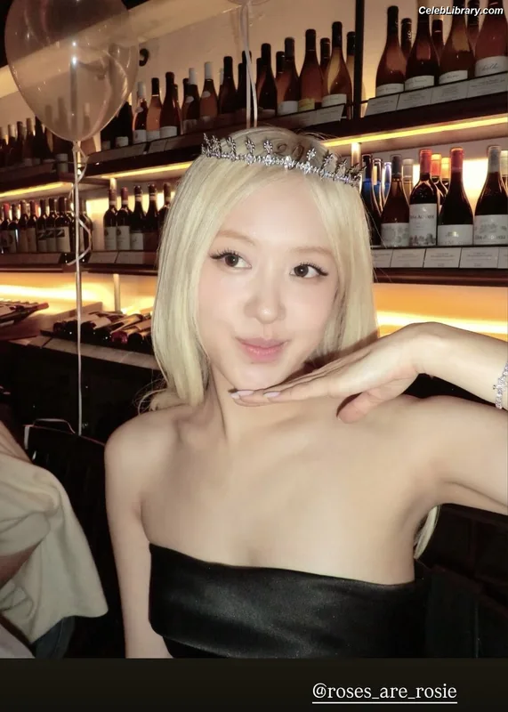 Rosé (BLACKPINK) photo 6 of 4338