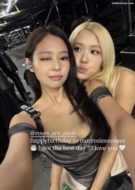 Rosé (BLACKPINK) photo 1 of 4338