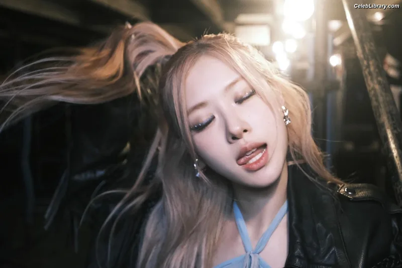 Rosé (BLACKPINK) photo 5 of 4338
