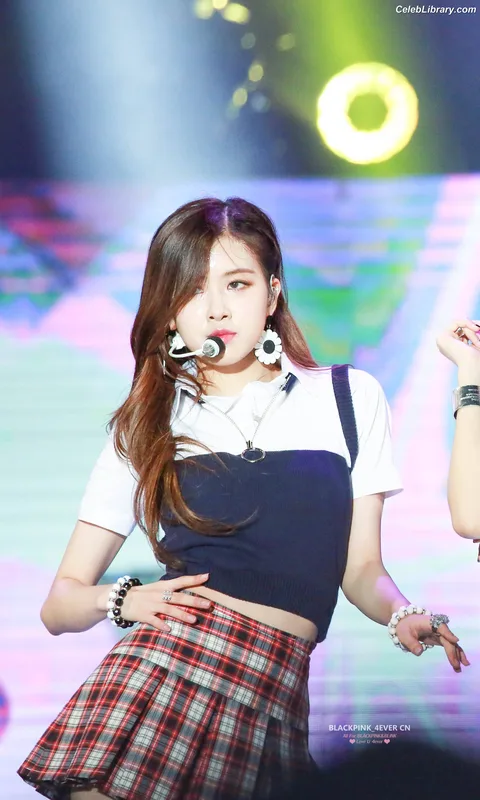 Rosé (BLACKPINK) photo 23 of 4338