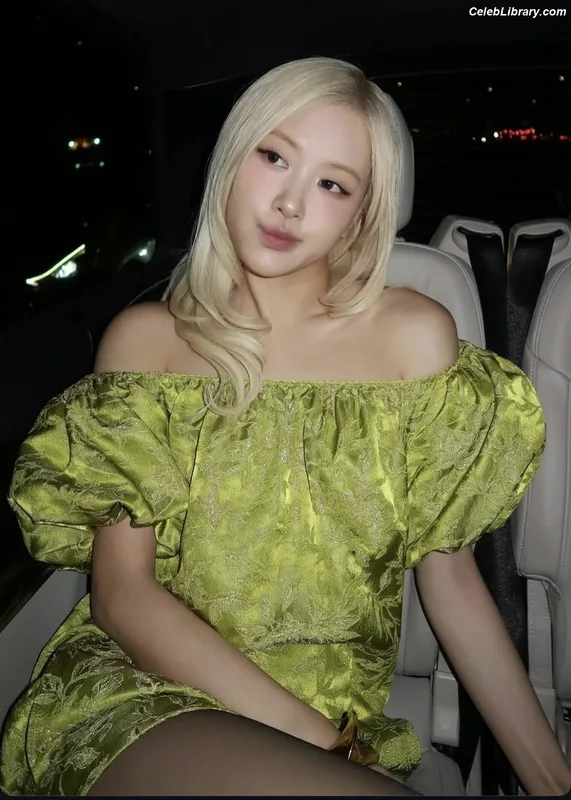 Rosé (BLACKPINK) photo 19 of 4338