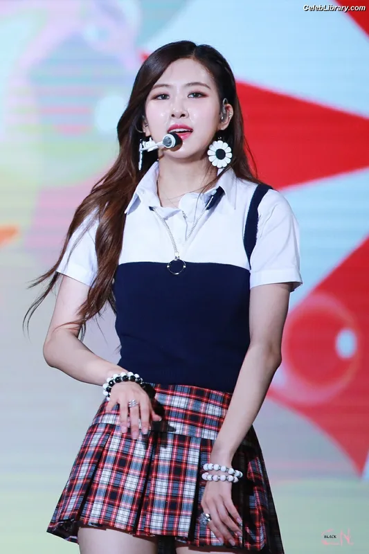 Rosé (BLACKPINK) photo 24 of 4338