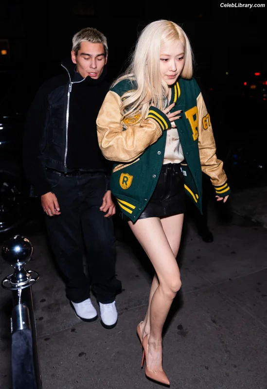 Rosé (BLACKPINK) photo 7 of 4338