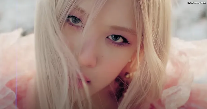 Rosé (BLACKPINK) photo 13 of 4338