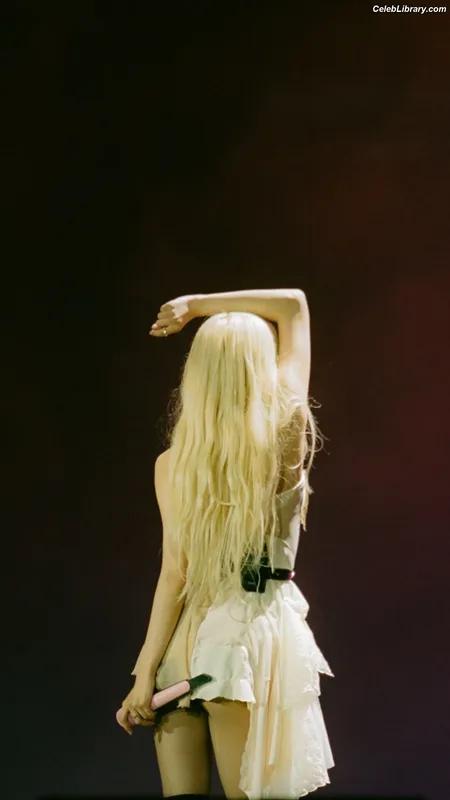 Rosé (BLACKPINK) photo 10 of 4338