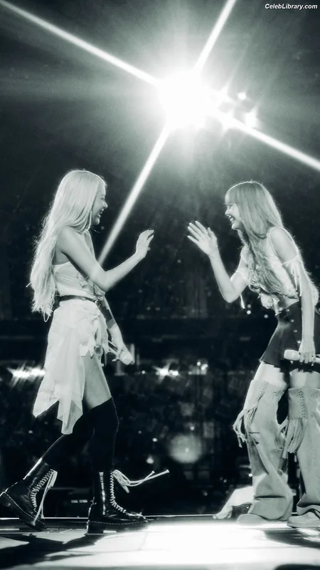 Rosé (BLACKPINK) photo 8 of 4338