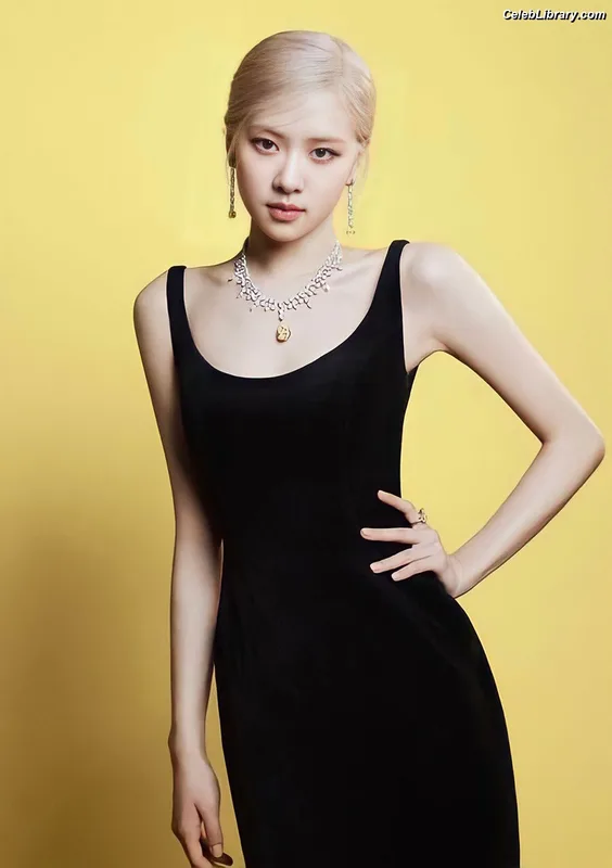 Rosé (BLACKPINK) photo 18 of 4338