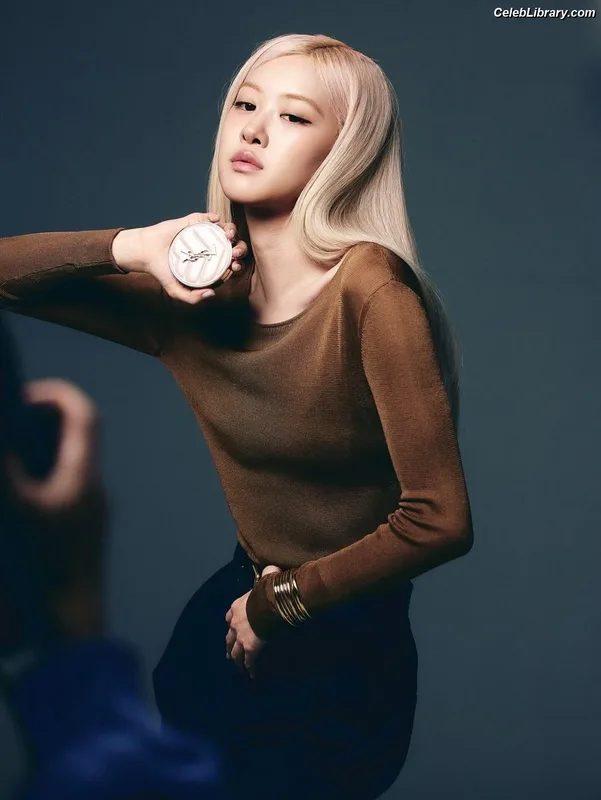 Rosé (BLACKPINK) photo 3 of 4338