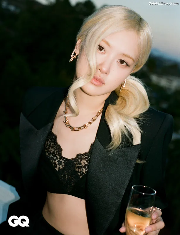 Rosé (BLACKPINK) photo 1 of 4338