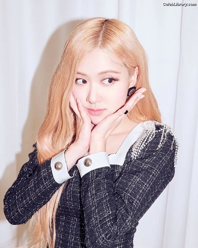 Rosé (BLACKPINK) photo 5 of 4338