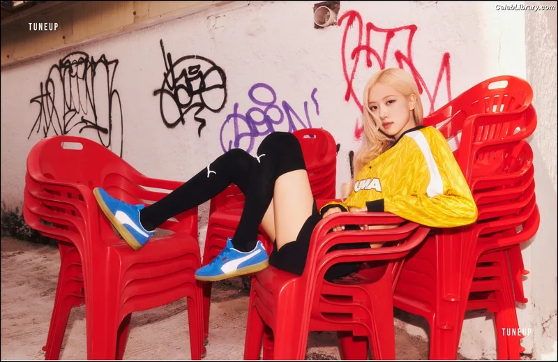 Rosé (BLACKPINK) photo 2 of 4338