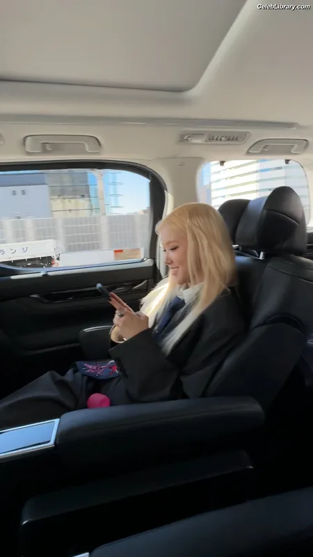Rosé (BLACKPINK) photo 18 of 4338