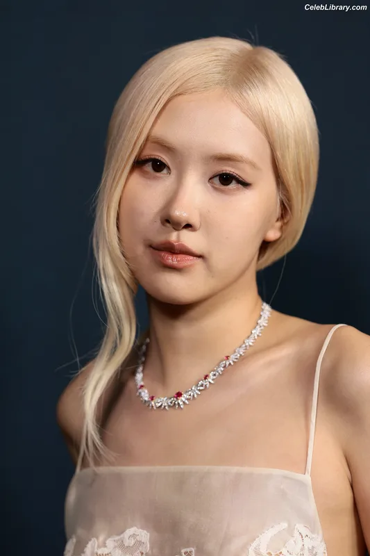 Rosé (BLACKPINK) photo 24 of 4338