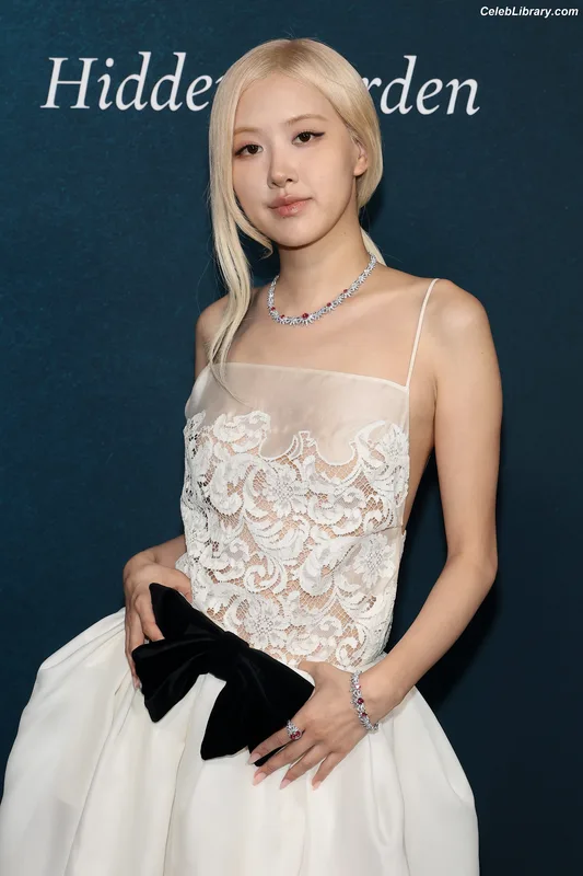 Rosé (BLACKPINK) photo 18 of 4338