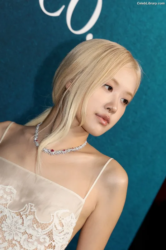 Rosé (BLACKPINK) photo 4 of 4338