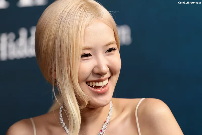 Rosé (BLACKPINK) photo 8 of 4338