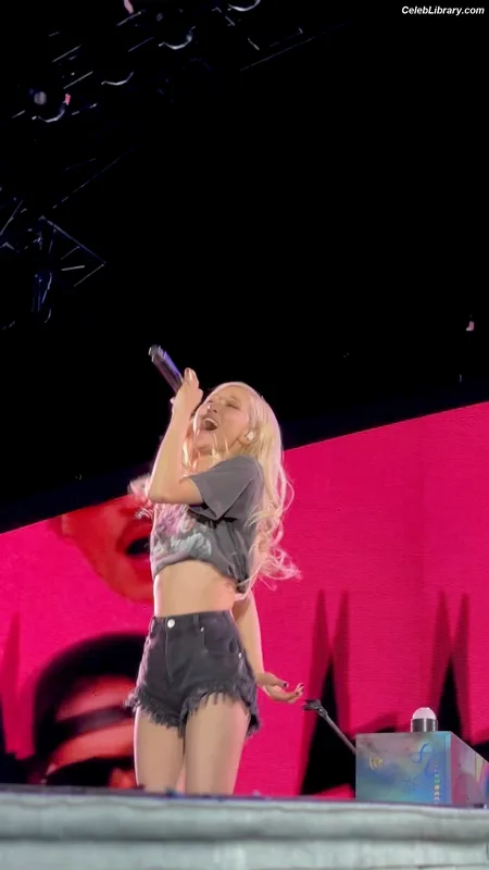 Rosé (BLACKPINK) photo 23 of 4338