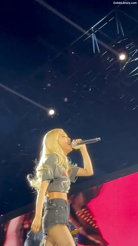 Rosé (BLACKPINK) photo 24 of 4338